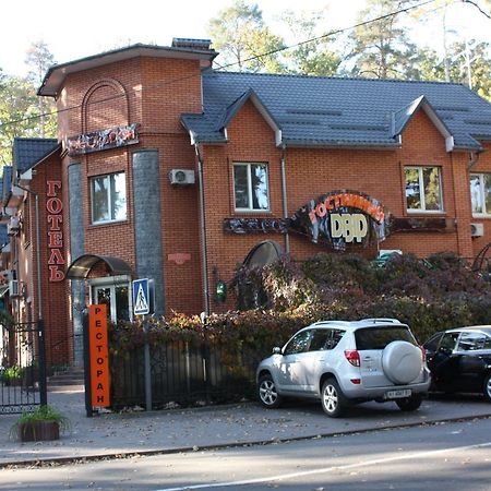 Hotel Gostynnyi Dvir Буча Екстериор снимка