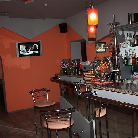 Hotel Gostynnyi Dvir Буча Екстериор снимка