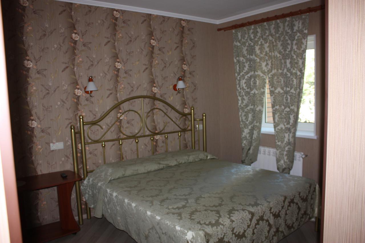 Hotel Gostynnyi Dvir Буча Стая снимка