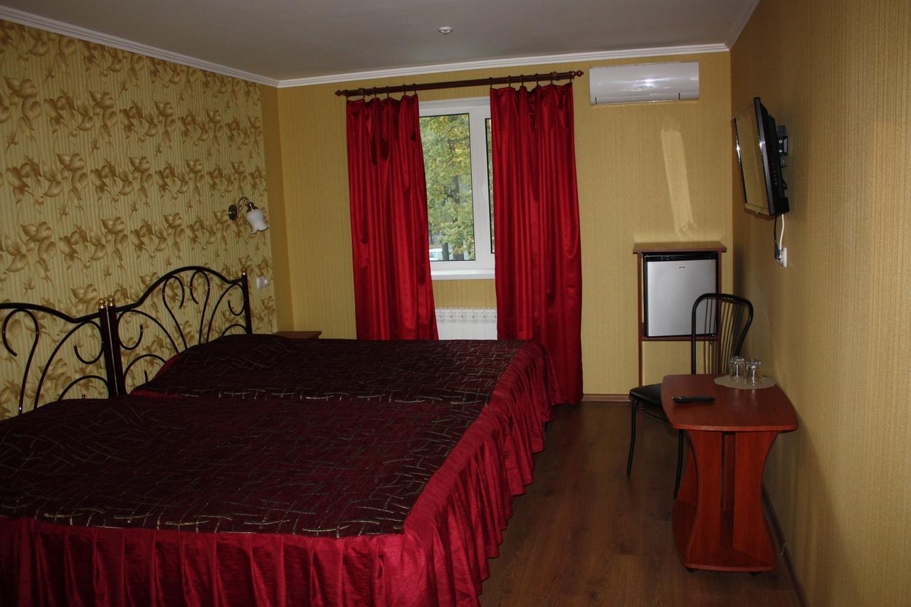 Hotel Gostynnyi Dvir Буча Стая снимка