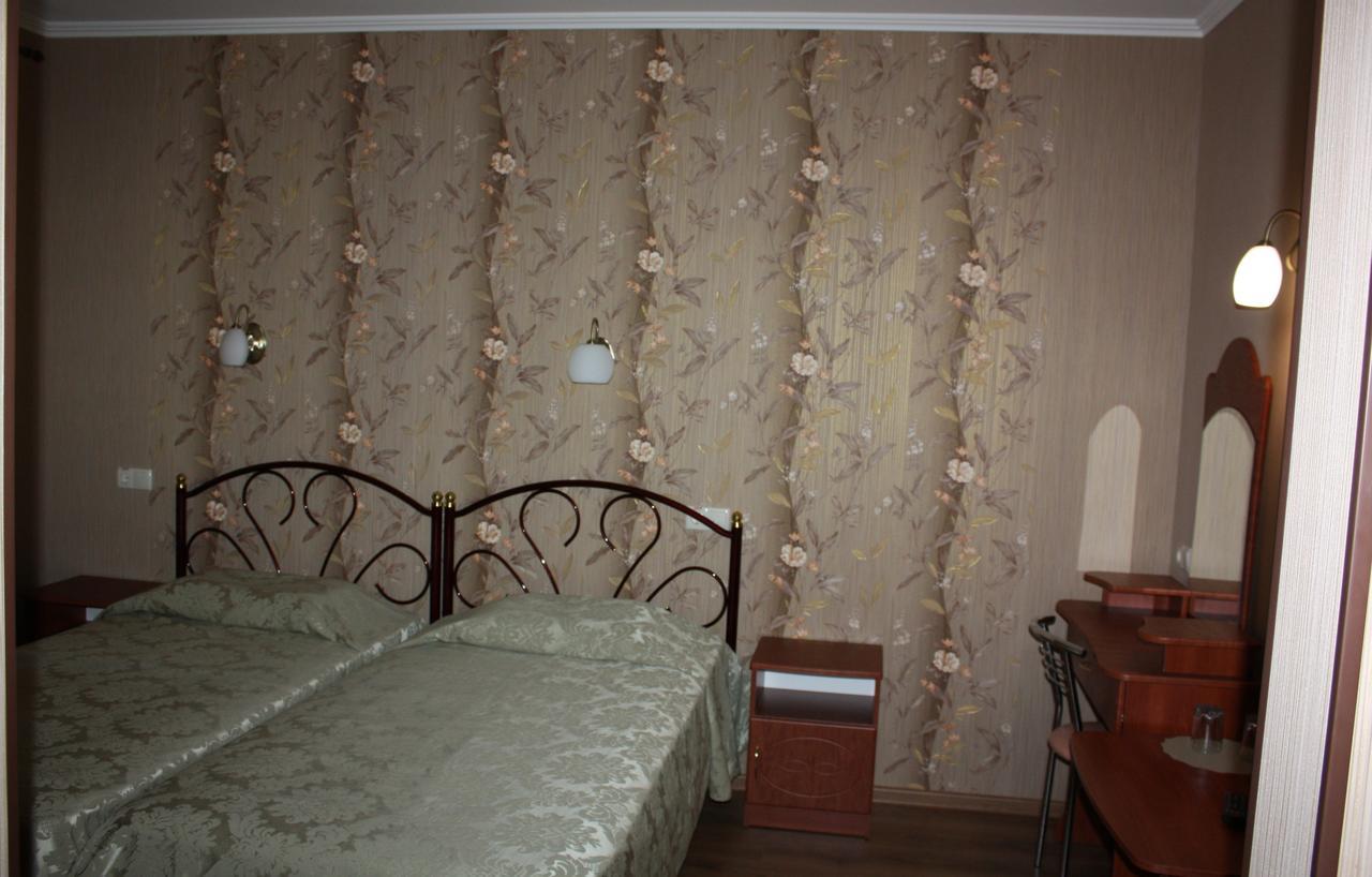 Hotel Gostynnyi Dvir Буча Стая снимка